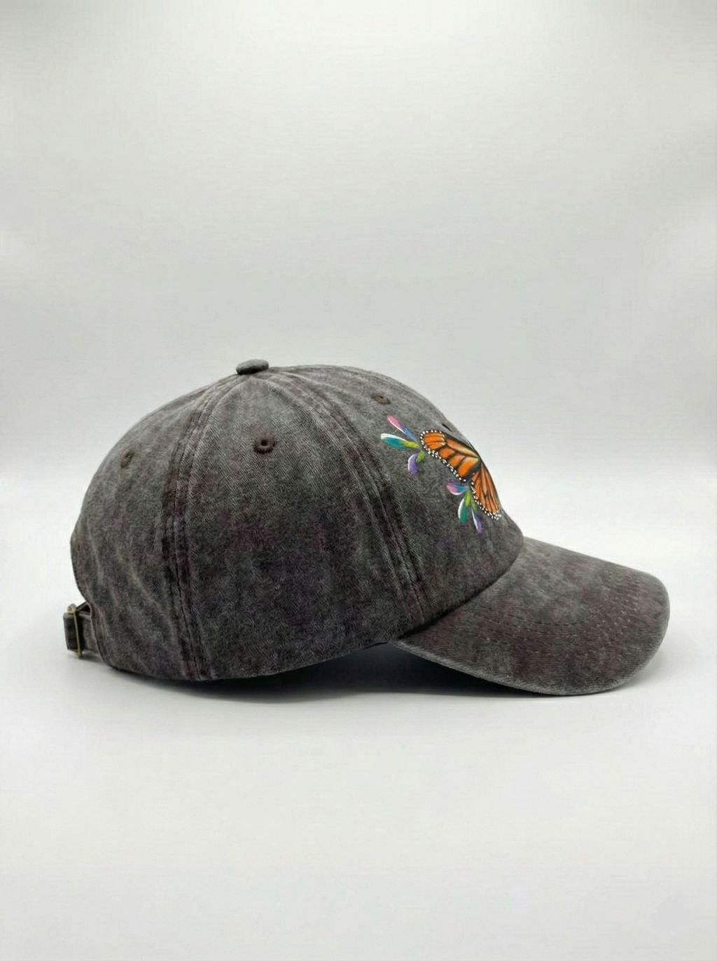 Gorra pintada a mano con mariposas