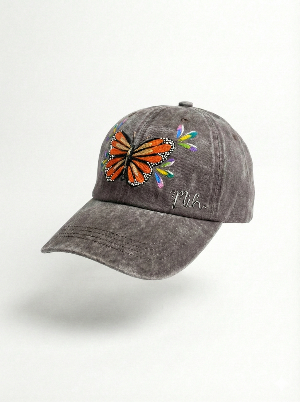 Gorra pintada a mano con mariposas