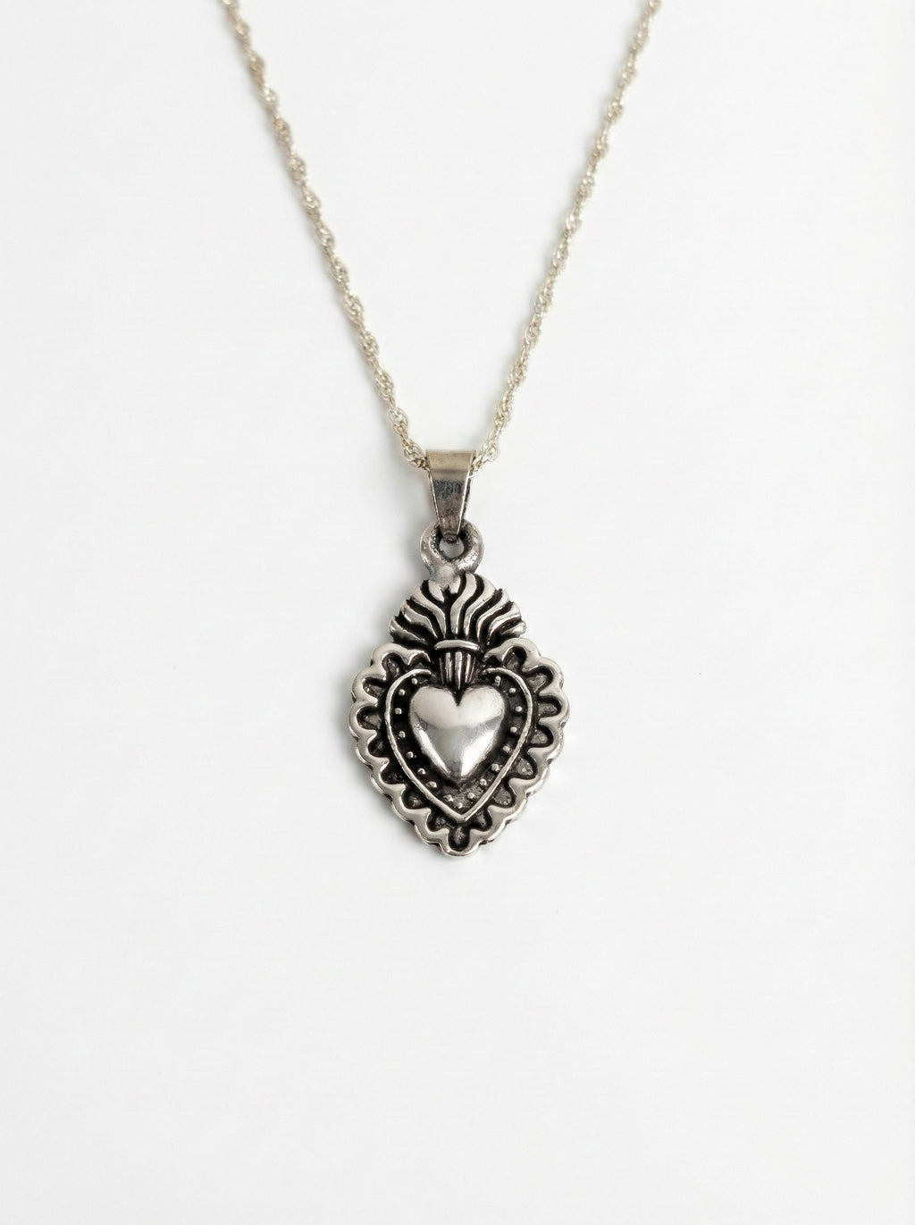 Collar con dije corazon