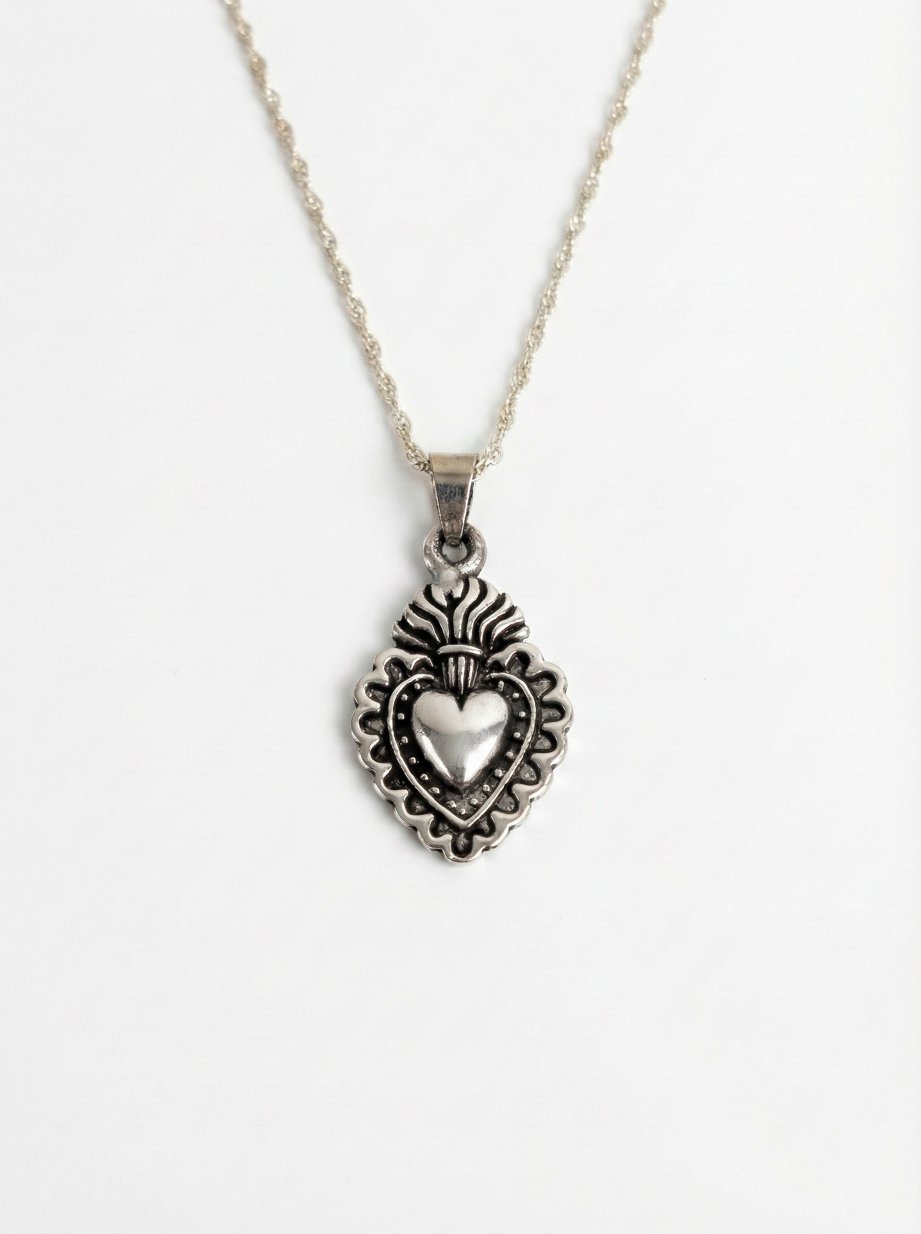 Collar con dije corazon