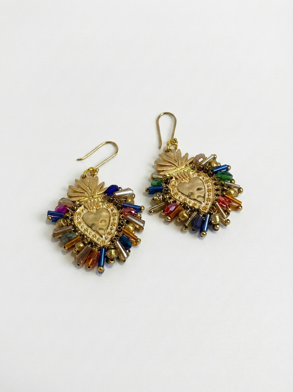 Arete de corazon con piedras