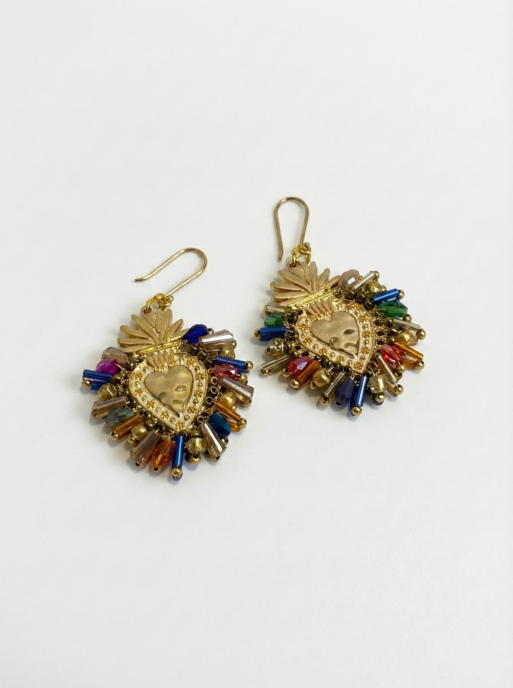 Arete de corazon con piedras