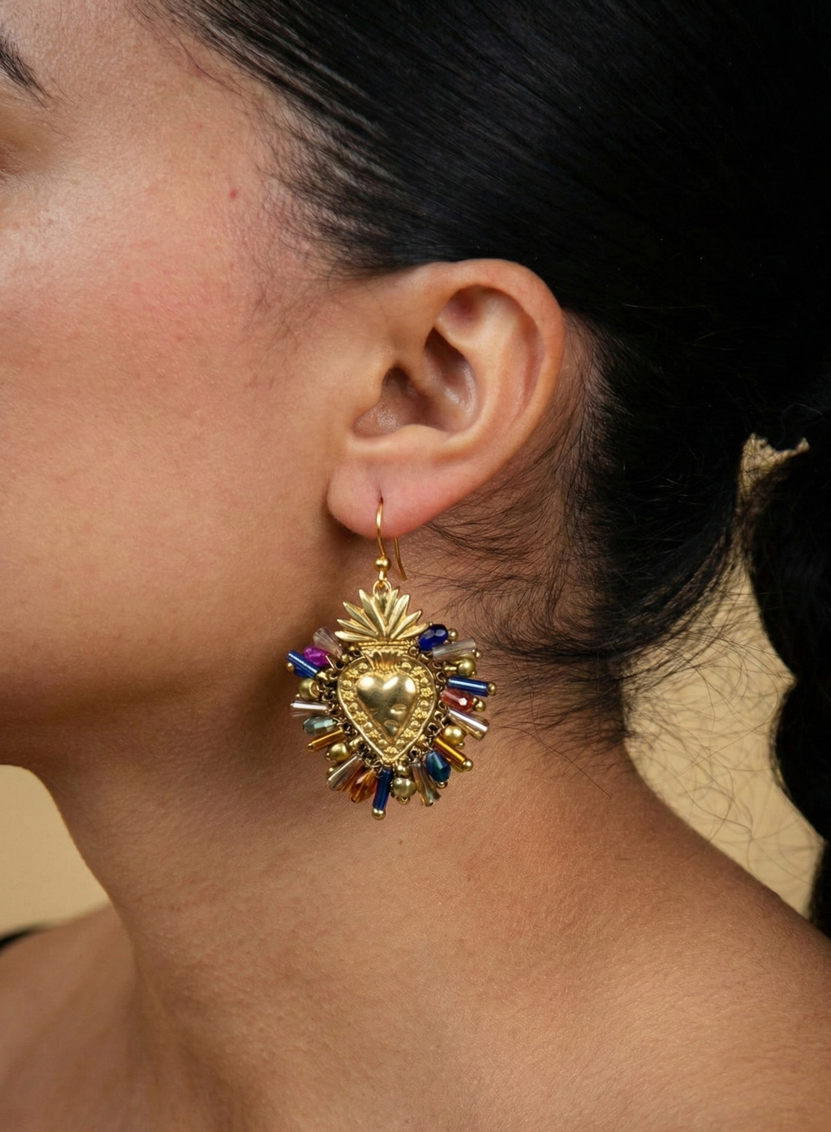 Arete de corazon con piedras