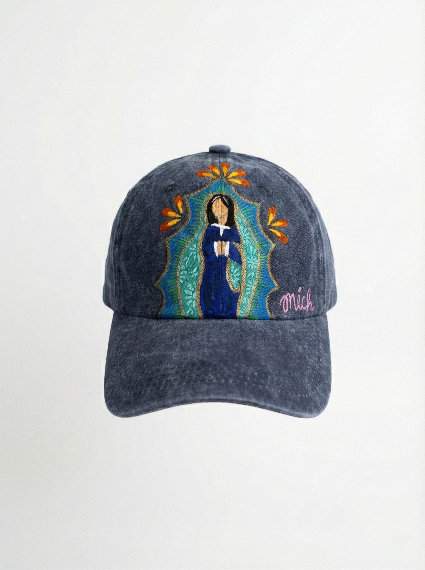 Gorra pintada a mano de virgen