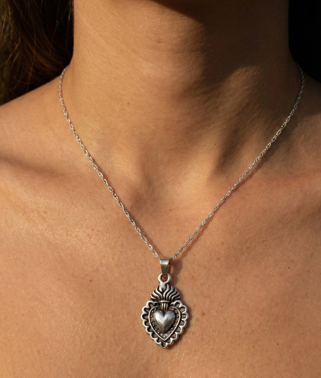 Collar con dije corazon