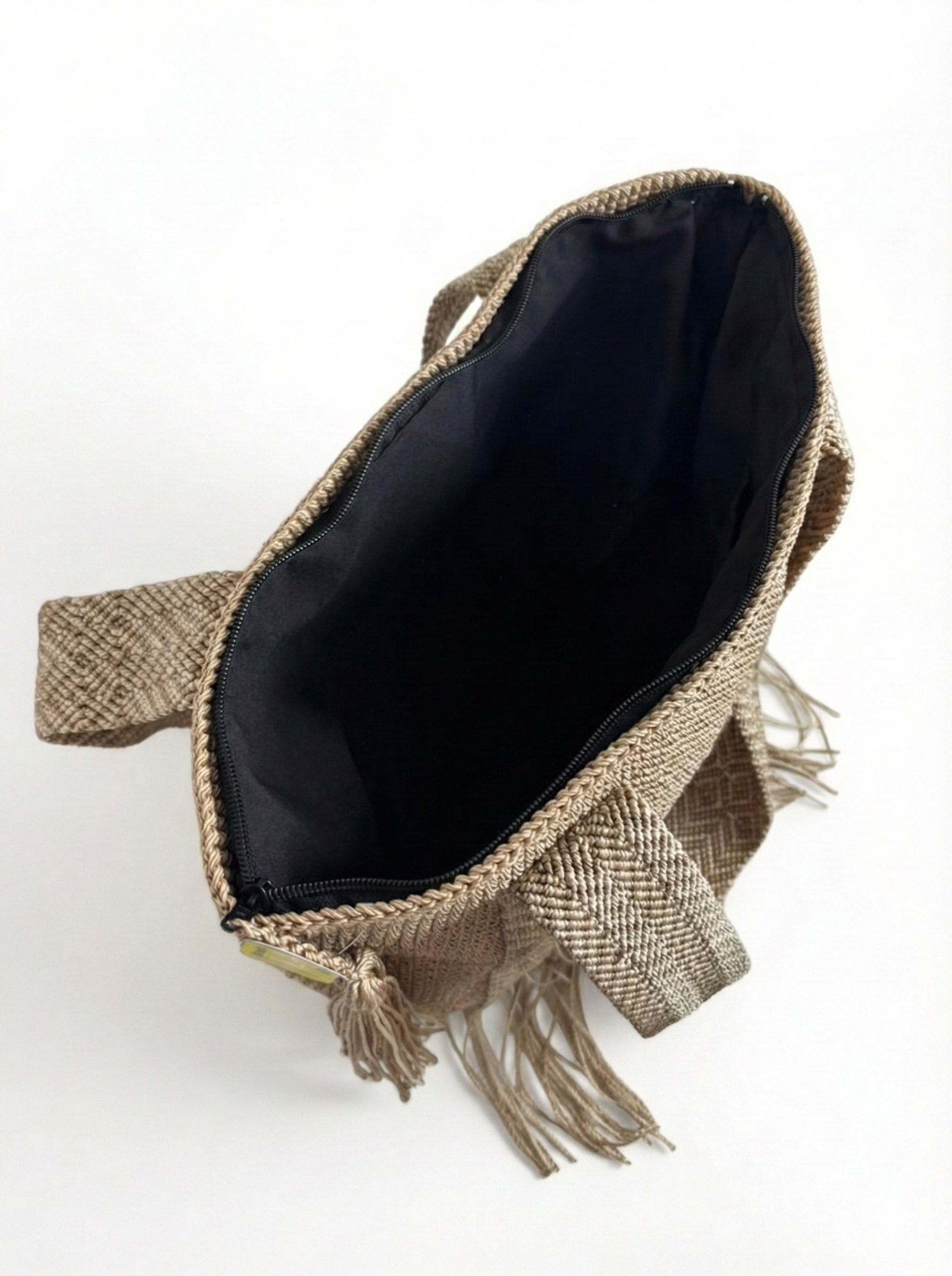 Bolsa tejida a mano beige