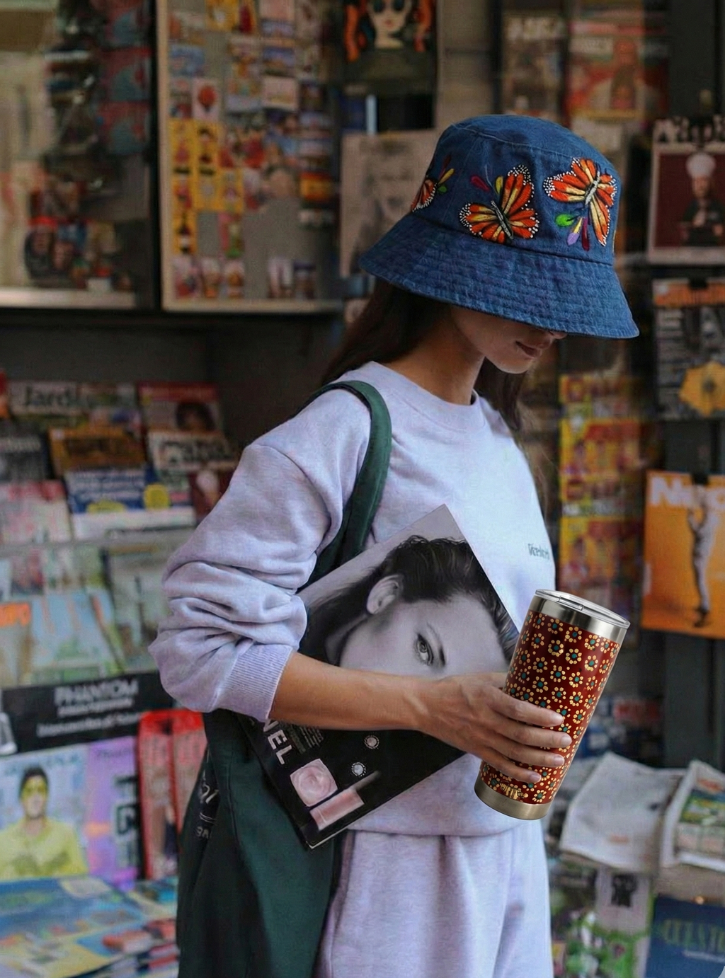 Gorro pintado a mano con mariposas