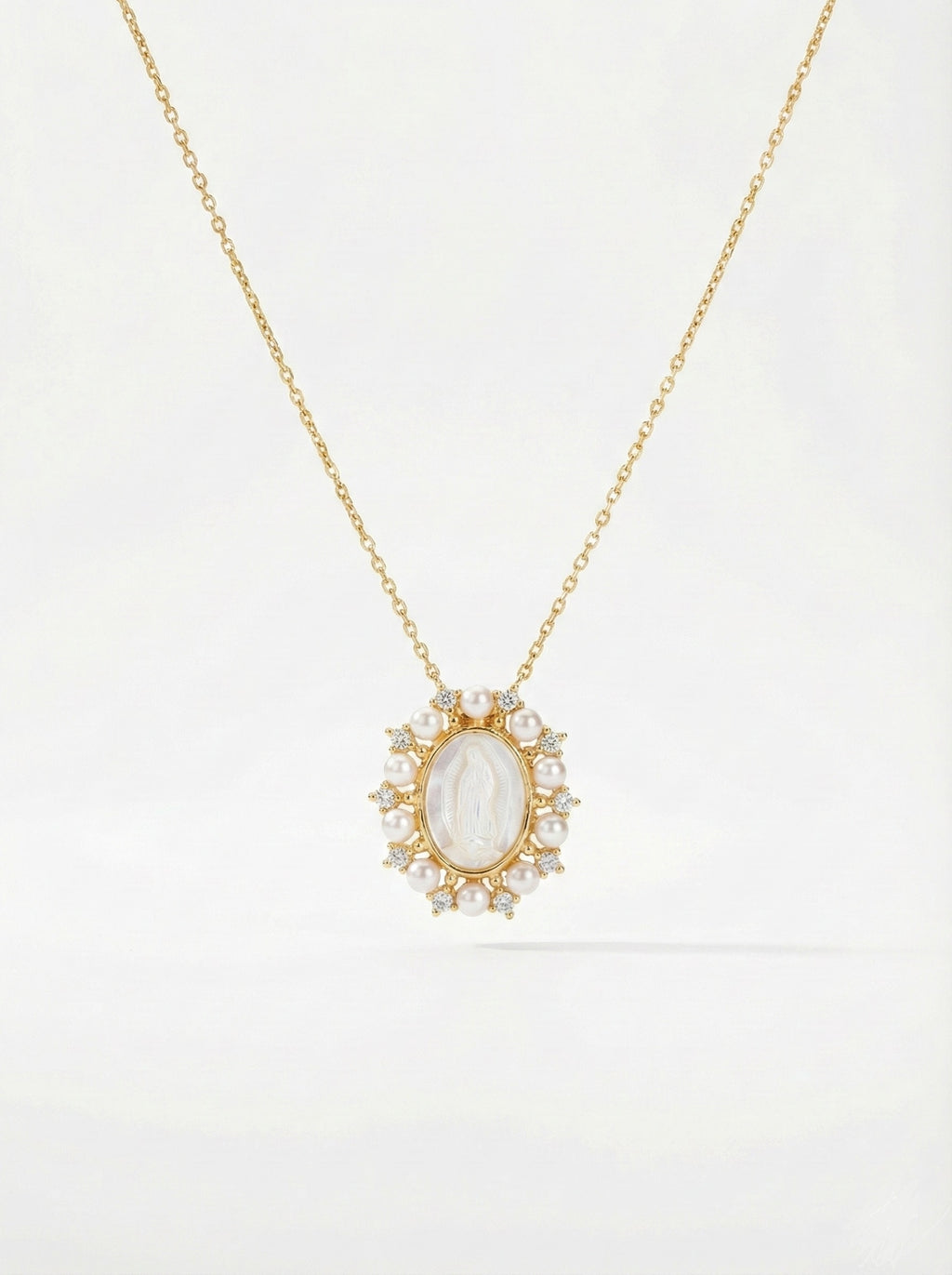 Collar y dije de la virgen