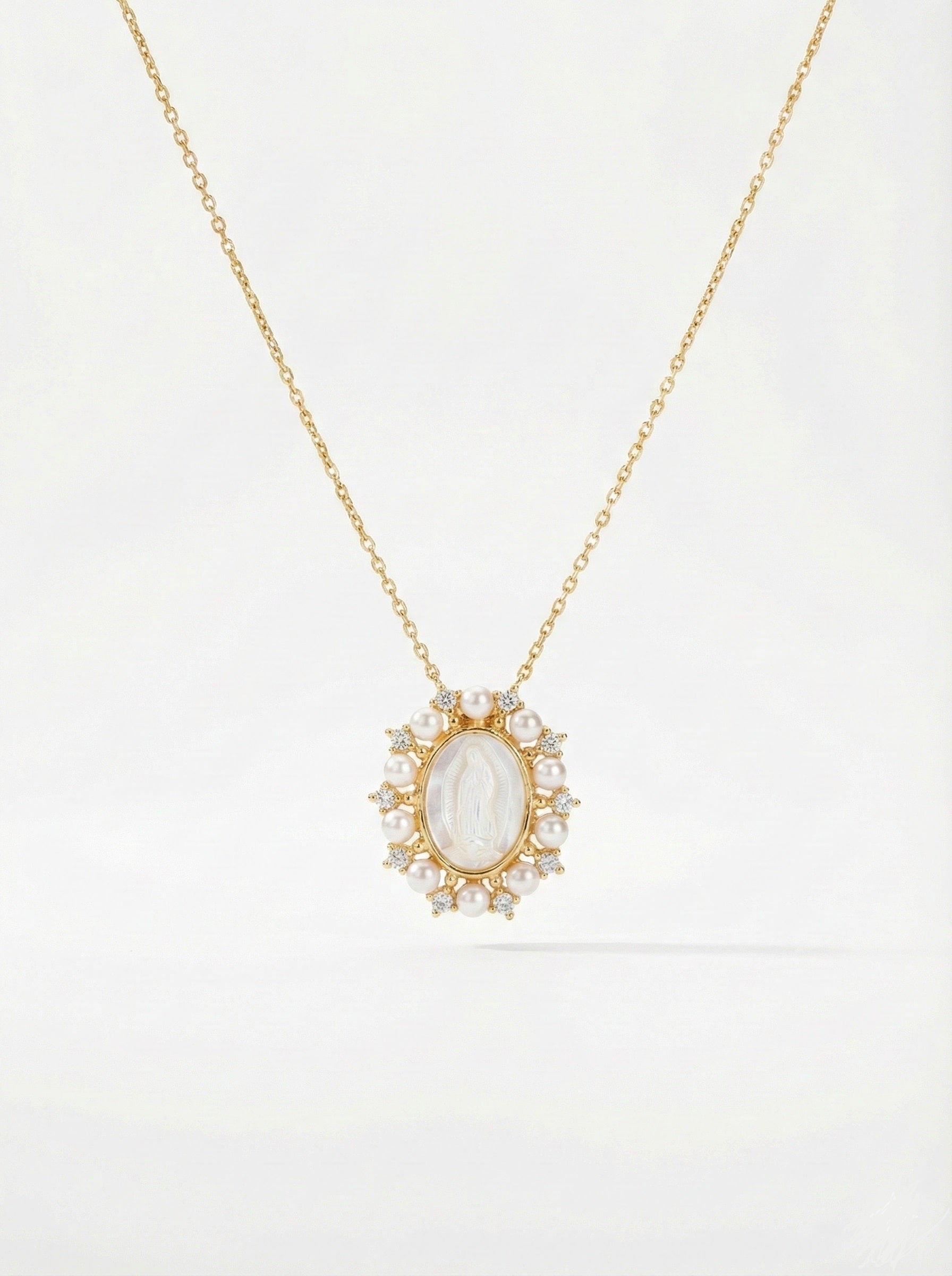 Collar y dije de la virgen